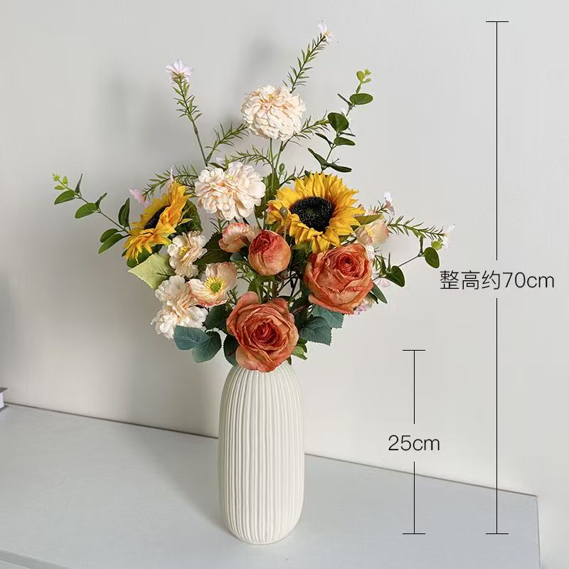 白玉牡丹玫瑰花束7支+竖纹陶瓷花瓶